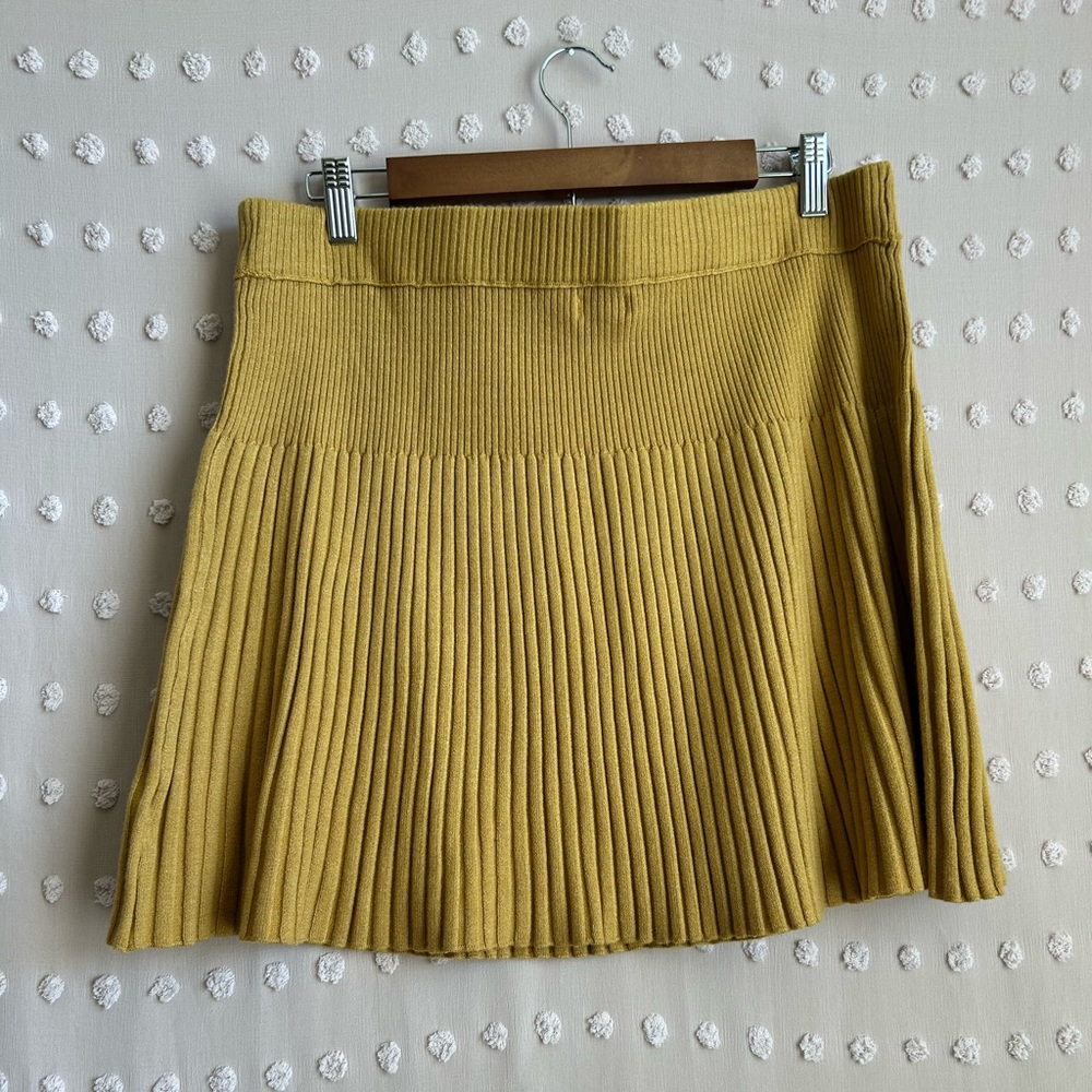 NWT Aerie Take Charge Ribbed Sweater Mini Skirt Sz XL Yellow Gold - Picture 2 of 4